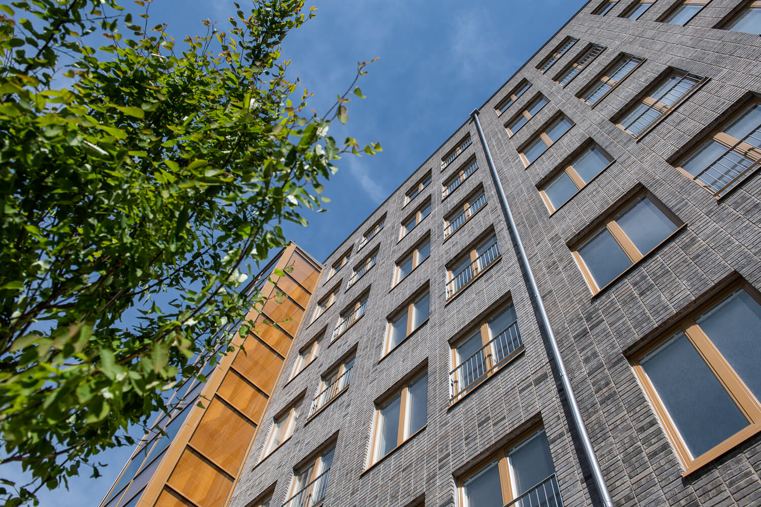 Fasad av flerfamiljbostad - bostäder är ett av Strängbetongs byggsystem. 