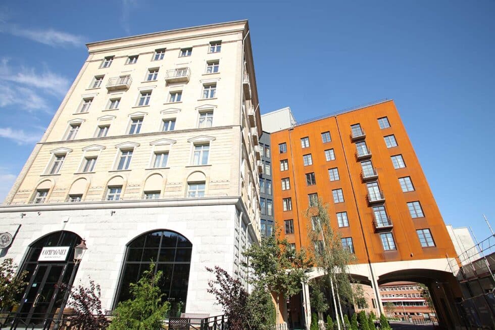 Liseberg Grand Curiosa Hotel med olika typer av fasader.